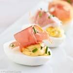 Deviled eggs w prosciutto