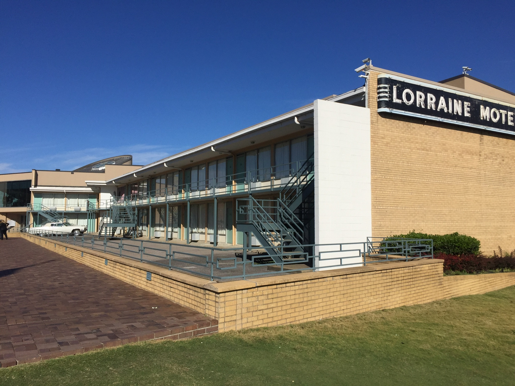 EB424F7B-8D00-41E3-91C7-9A4603CAD3D3